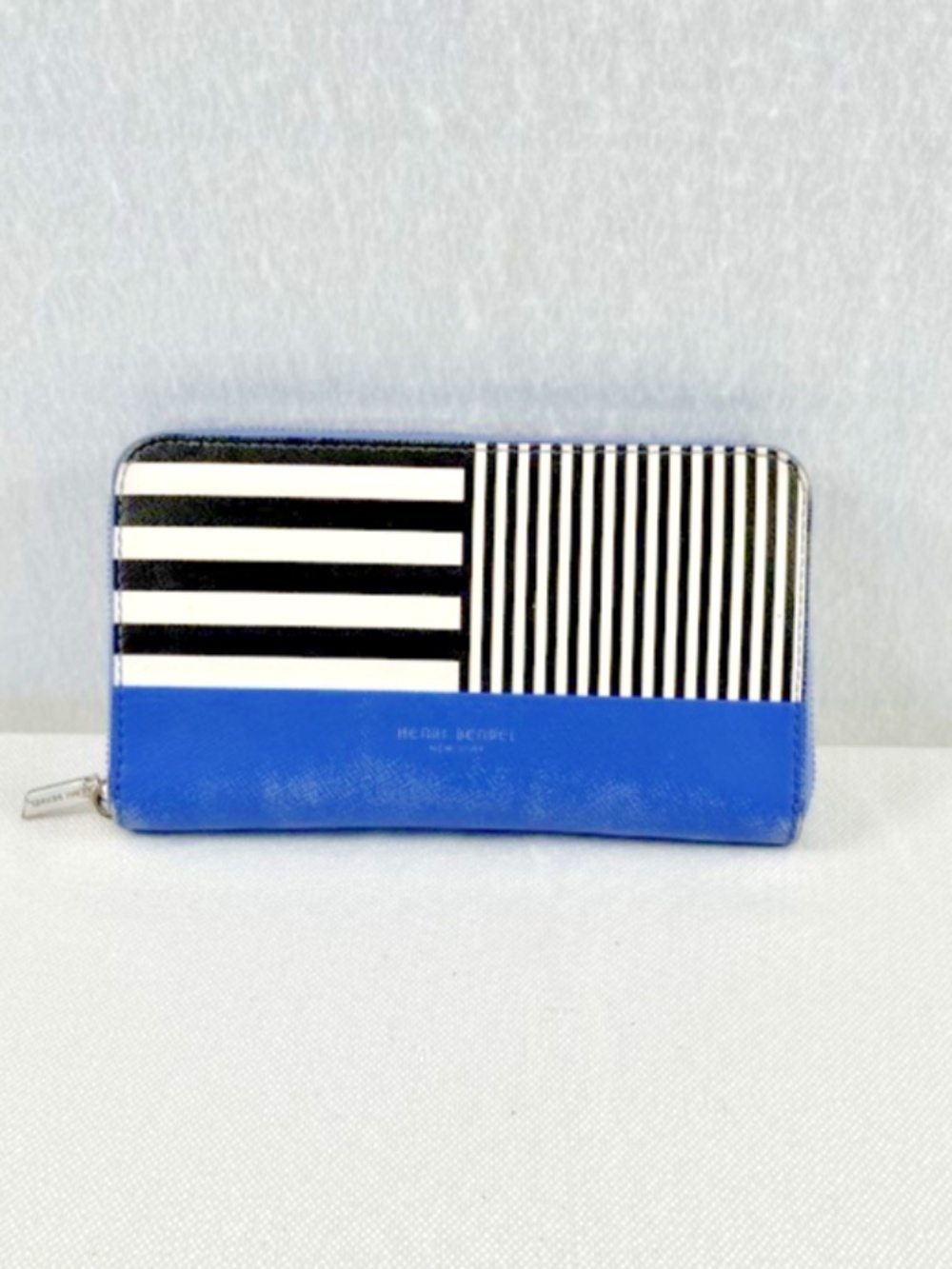 Henri Bendel Striped Zip-Around Cont. Wallet Saffiano Blue White Black Deadstock